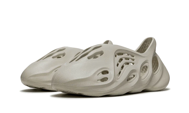 Yeezy Foam RNNR Sand – Image 3