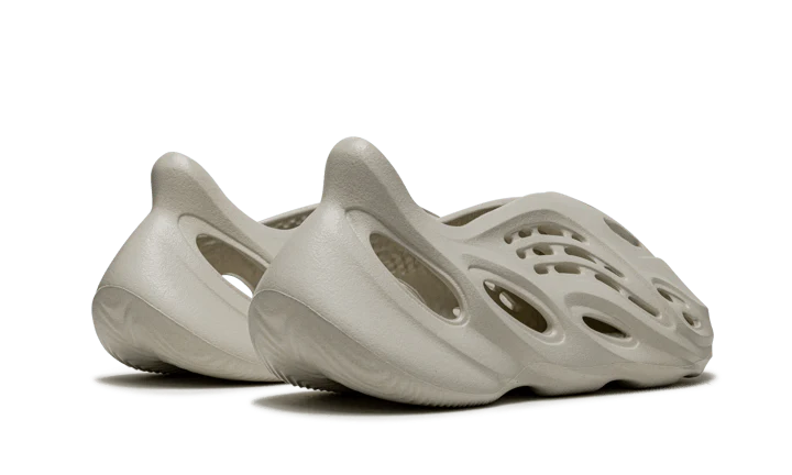 Yeezy Foam RNNR Sand – Image 4